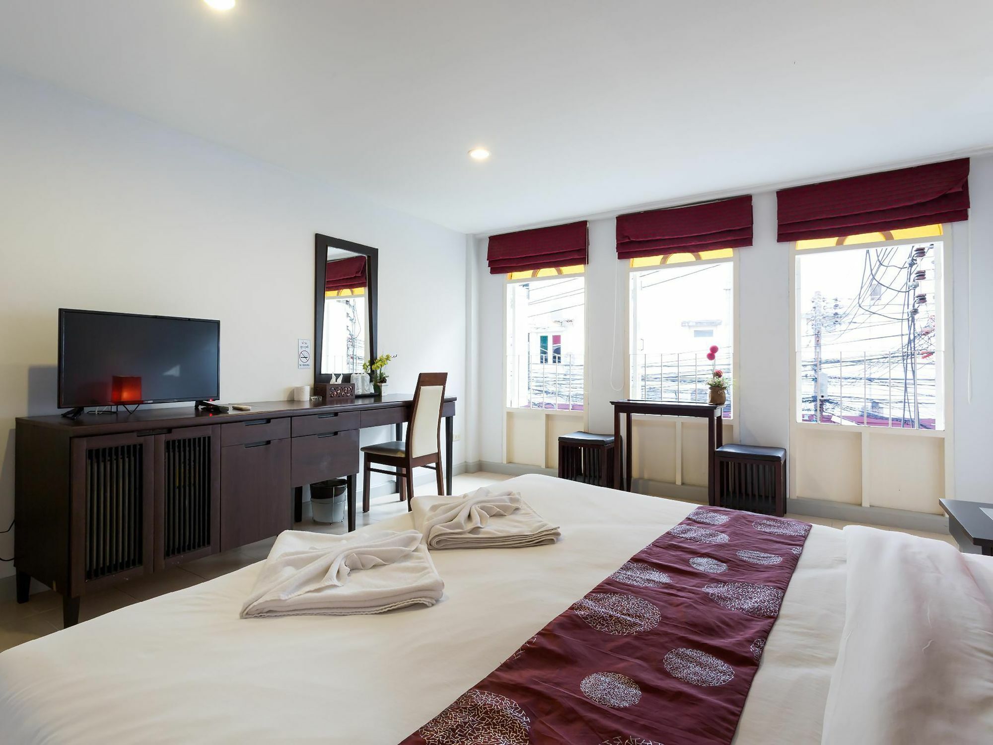 Sino House Patong Hotel Екстериор снимка