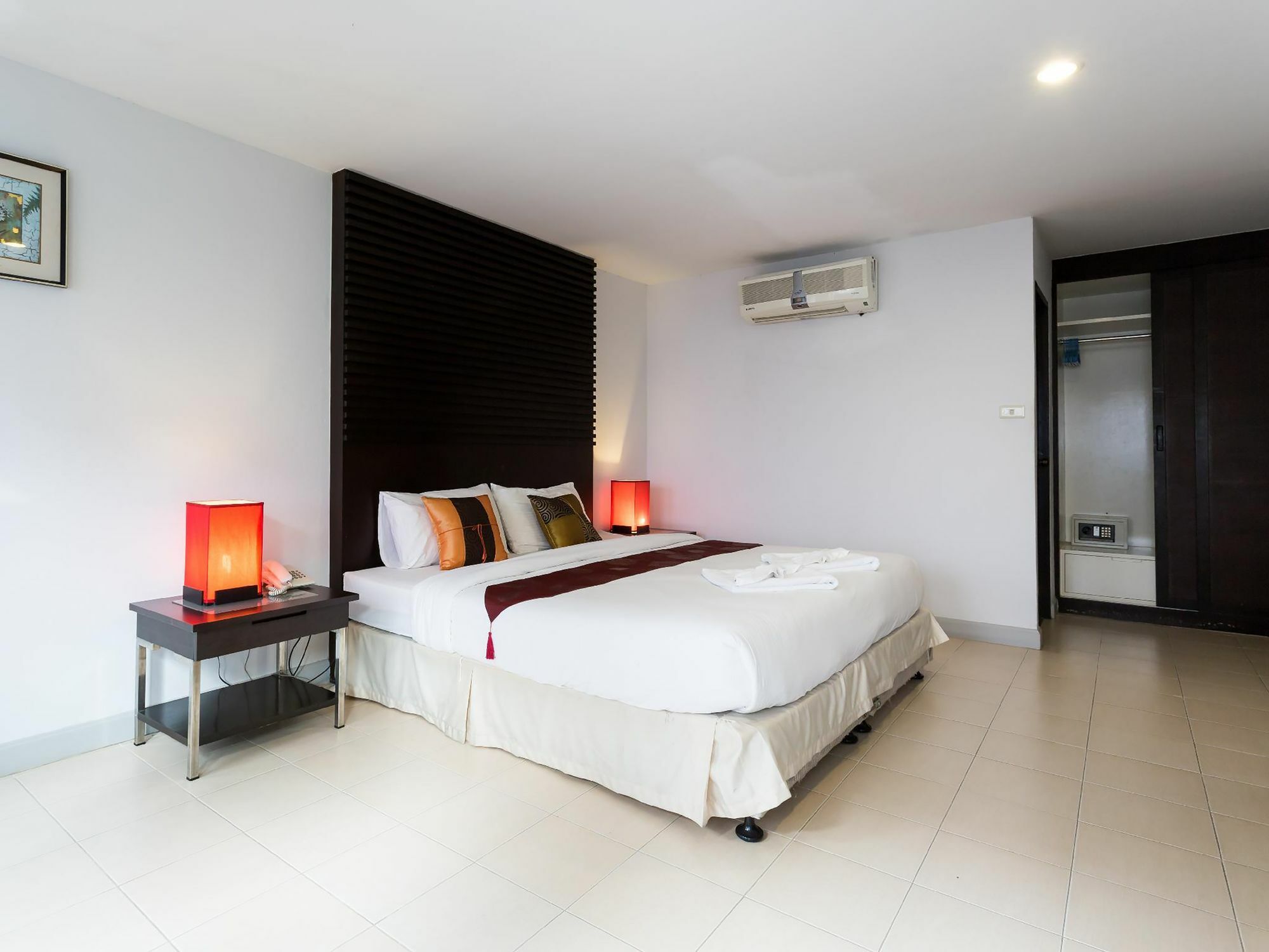 Sino House Patong Hotel Екстериор снимка