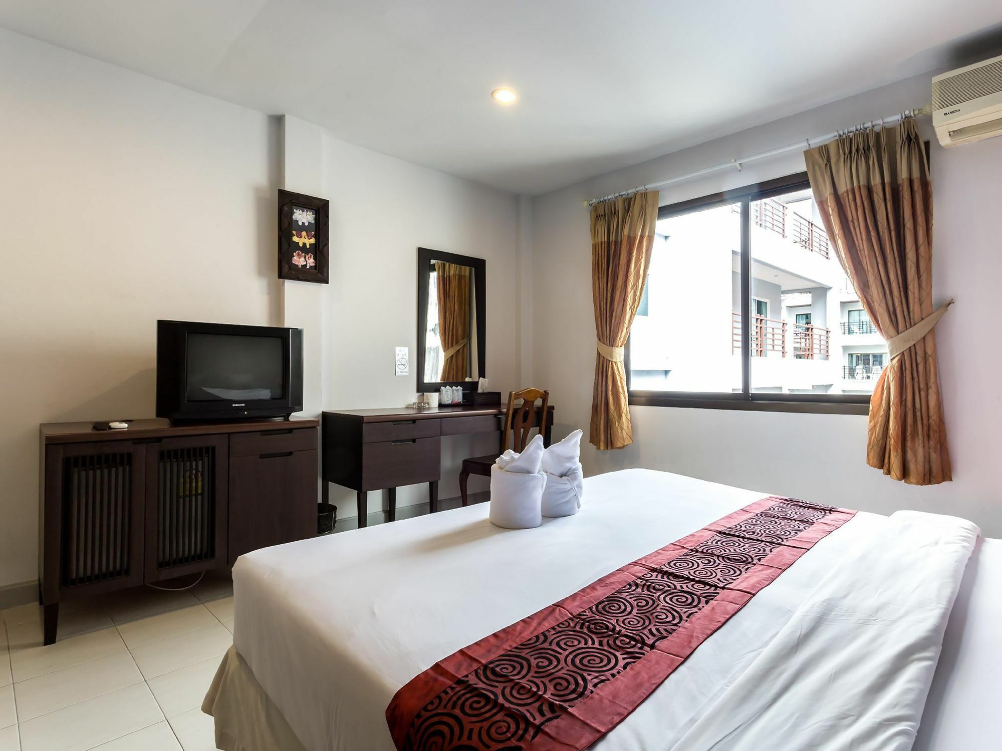 Sino House Patong Hotel Екстериор снимка