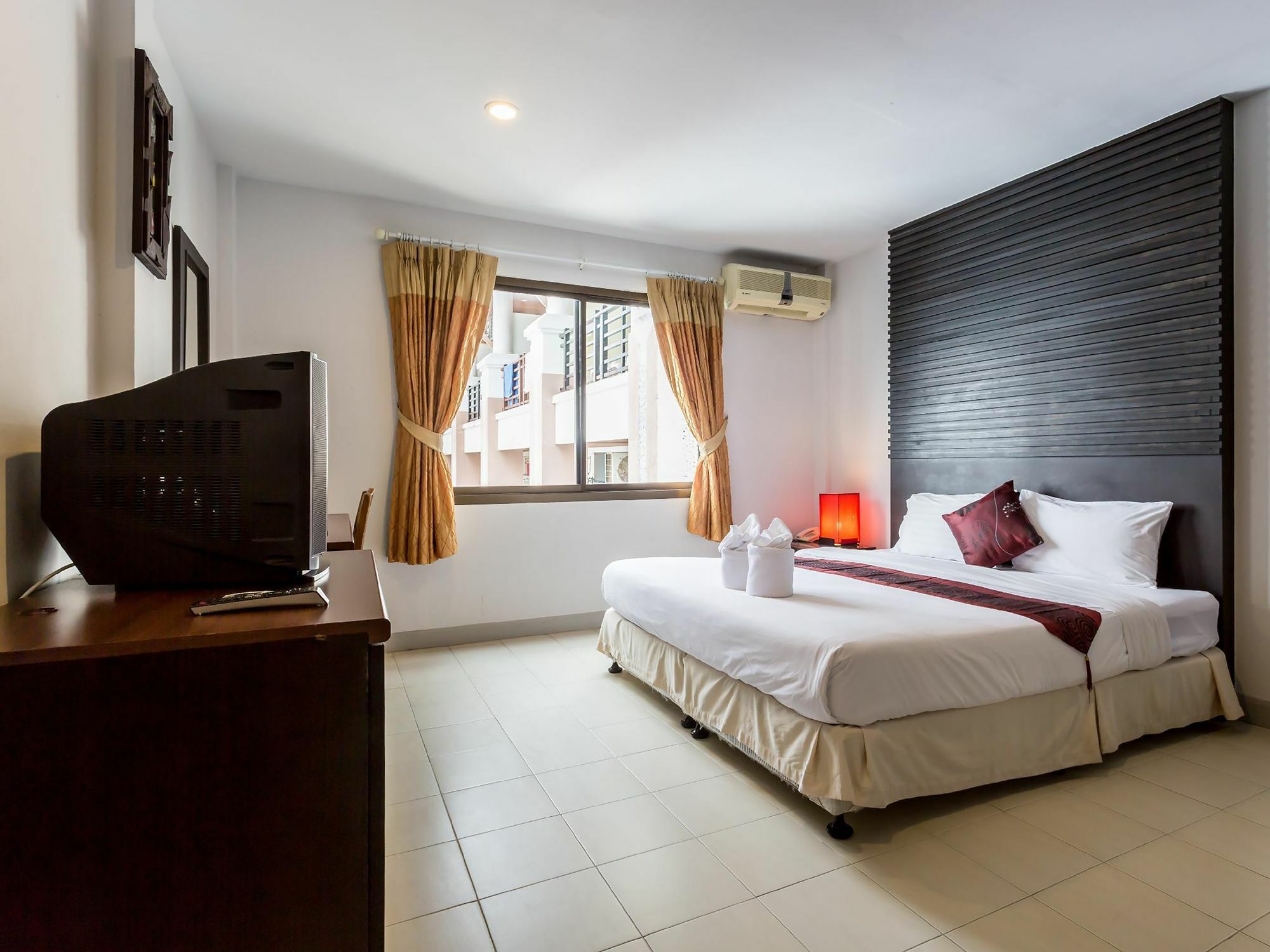Sino House Patong Hotel Екстериор снимка