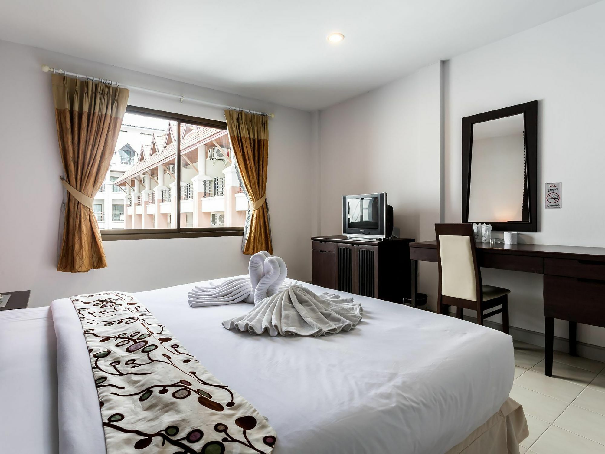 Sino House Patong Hotel Екстериор снимка