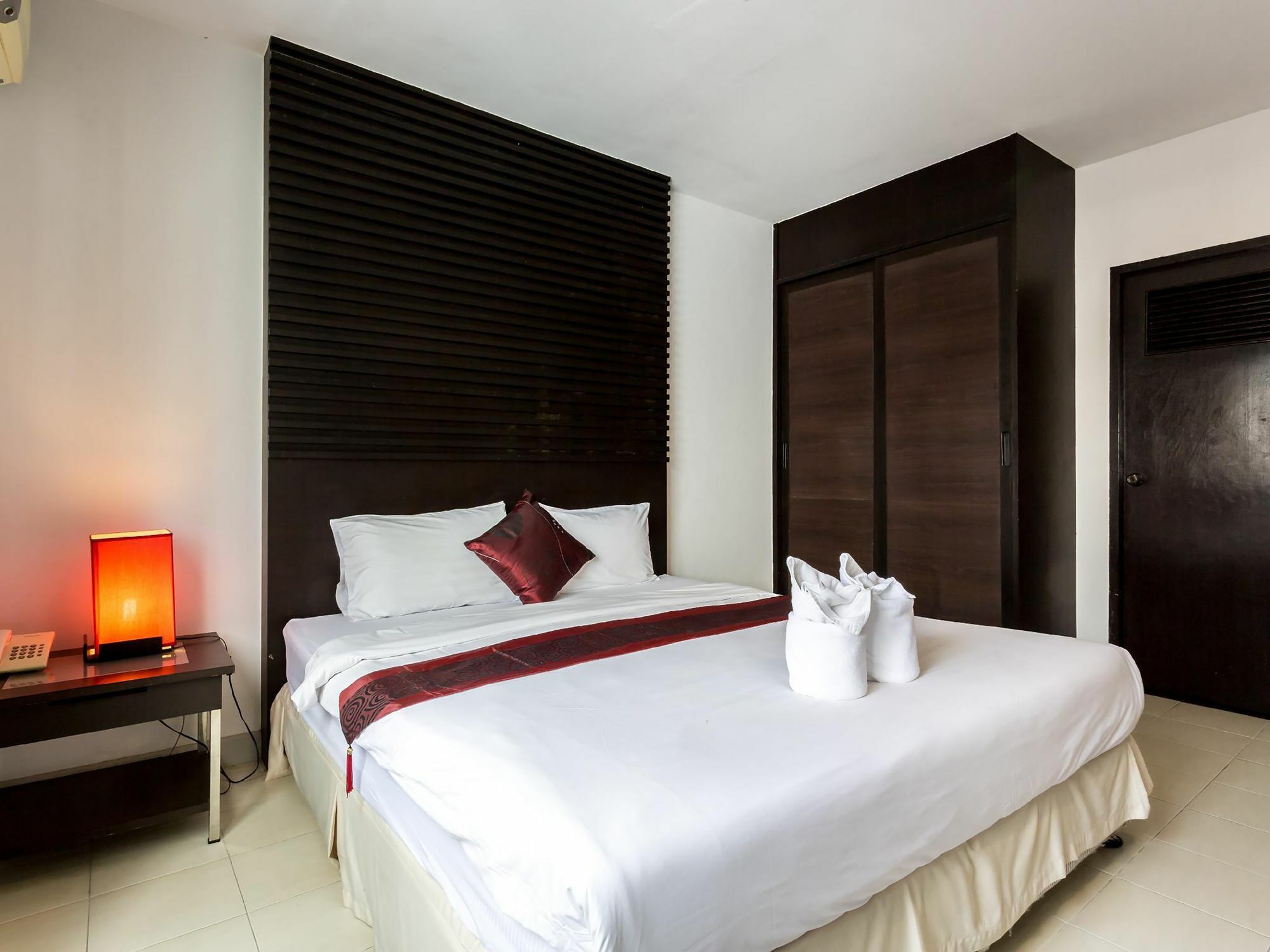 Sino House Patong Hotel Екстериор снимка